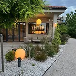 Apartment Sthedonist Luxury Pool Sea And Rock Poljane
