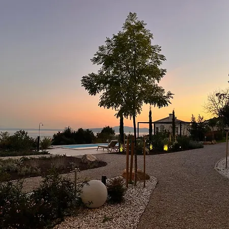 Sthedonist Luxury Pool Sea And Rock