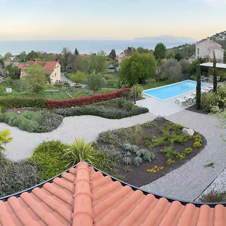 Sthedonist Luxury Pool Sea And Rock * Poljane