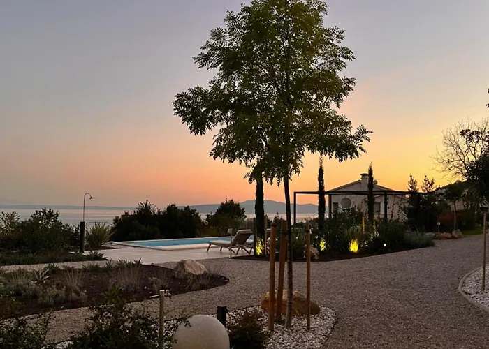 Sthedonist Luxury Pool Sea And Rock