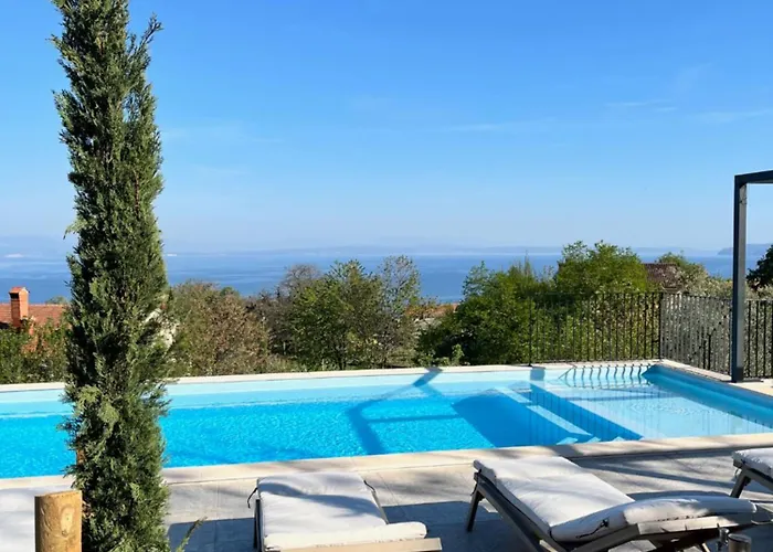 Sthedonist Luxury Pool Sea And Rock