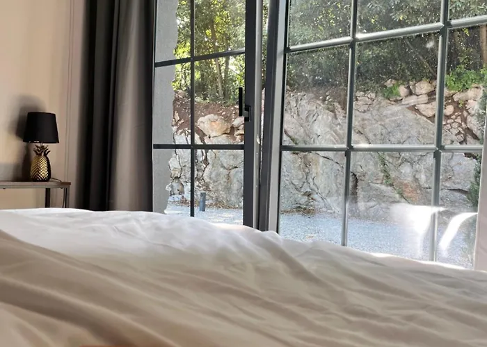 Apartment Sthedonist Luxury Pool Sea And Rock Poljane