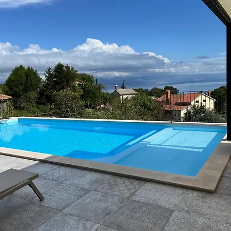 Sthedonist Luxury Pool Sea And Rock * Poljane