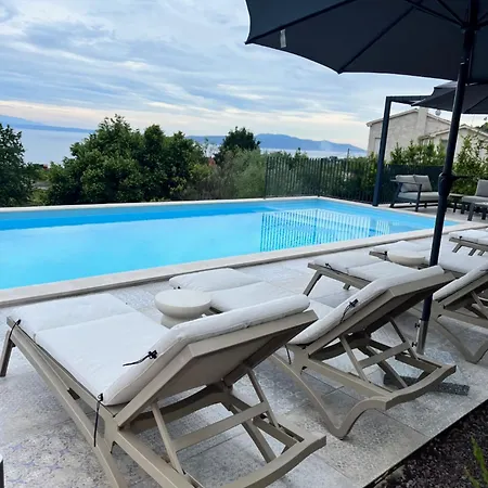 Sthedonist Luxury Pool Sea And Rock