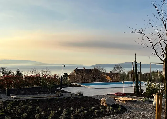 Sthedonist Luxury Pool Sea And Rock