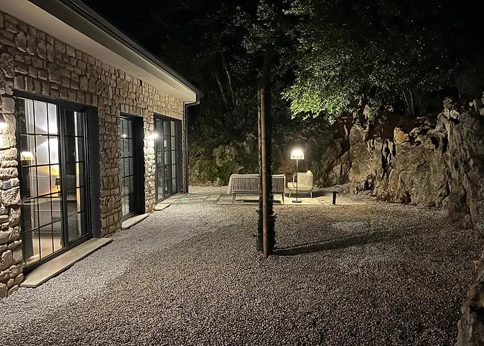 Sthedonist Luxury Pool Sea And Rock Poljane