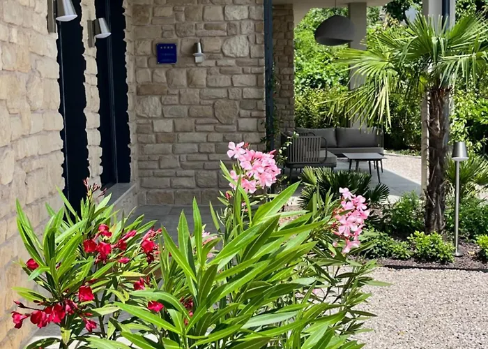 Sthedonist Luxury Pool Sea And Rock Apartament