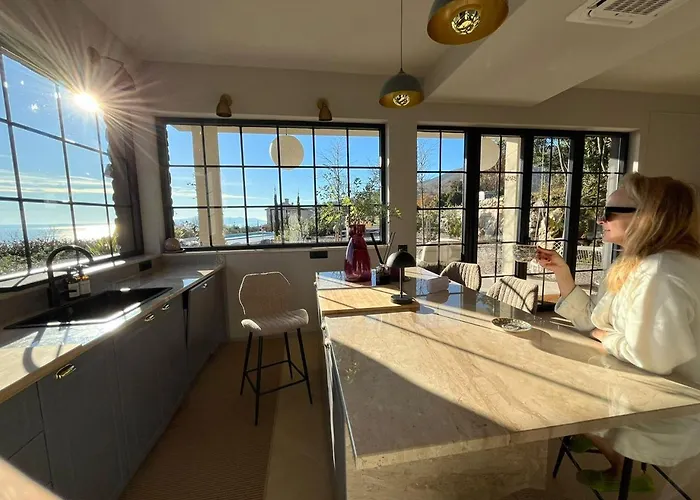 Sthedonist Luxury Pool Sea And Rock *