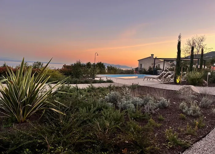 Sthedonist Luxury Pool Sea And Rock * Poljane