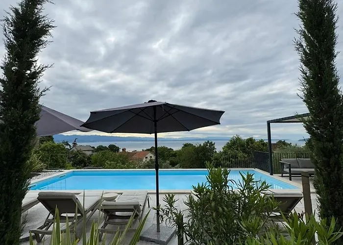 Sthedonist Luxury Pool Sea And Rock Apartament