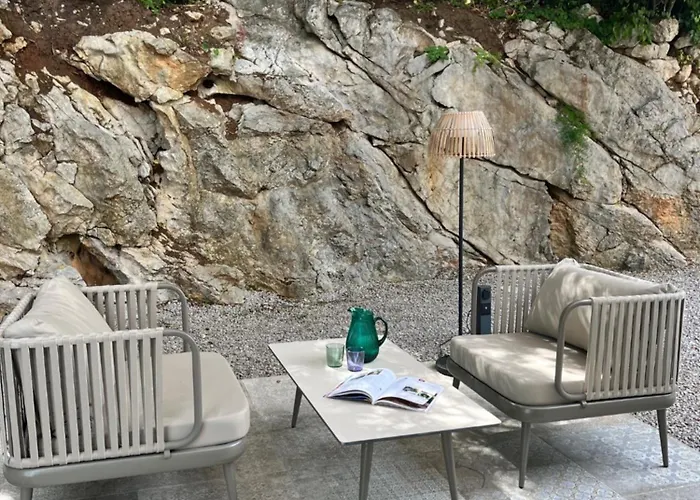 Sthedonist Luxury Pool Sea And Rock Apartament *